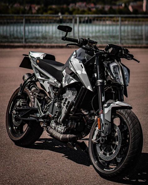 ⌬ 𝐍𝐚𝐤𝐞𝐝 𝐌𝐨𝐭𝐨𝐫𝐜𝐲𝐜𝐥𝐞𝐬 ⌬ on Instagram: “KTM Duke 790 🖤🖤🖤 ➖ Credit: @themaniac91 ➖➖➖➖➖➖➖➖➖➖➖➖ Follow ▪️ @nakedengines ▪️for more☑️ Follow ▪️ @nakedengines ▪️for more☑️ Follow ▪️…” Duke 790, Ktm Duke, Motor Bikes, Street Fighter, Motorcycles, Bike, Vehicles, On Instagram, Quick Saves