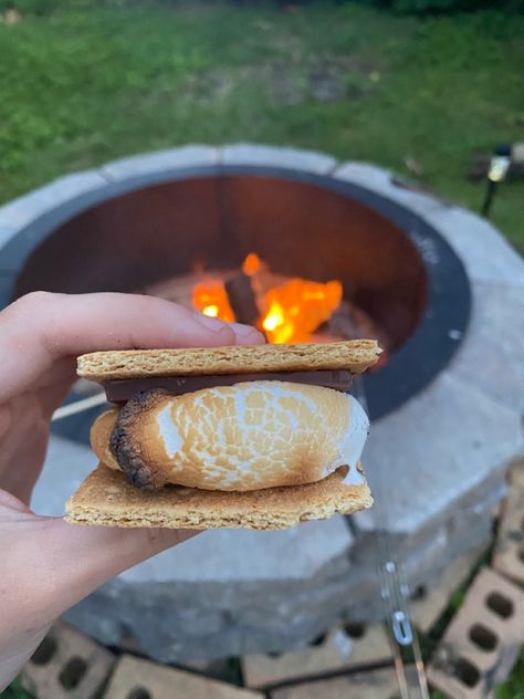 smore Smores Backyard Party, Smores Outside, S’mores Aesthetic, Smores Aesthetics, Savory Smores, September Wishes, Backyard Campfire Party, Autumn Sleepover, Smores Bonfire