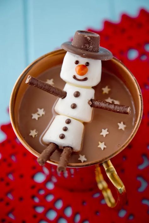 Christmas In A Cup, Snowman Hot Chocolate, Hot Chocolate Christmas, Chocolate Sticks, Chocolate Christmas, Christmas Hot Chocolate, Hot Chocolate Bars, Christmas Snacks, Noel Christmas