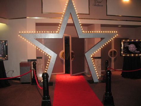 Hollywood Entrance, Hollywood Invitations, Hollywood Theme Party Decorations, Old Hollywood Prom, Red Carpet Prom, Hollywood Prom, Red Carpet Entrance, Night To Shine, Gatsby Party Decorations