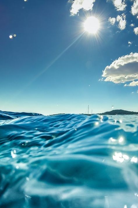 Ocean Waves, The Blue Sky, Ocean Water, Sea And Ocean, Salt And Water, Ocean Beach, Belle Photo, Blue Ocean, Beach Life