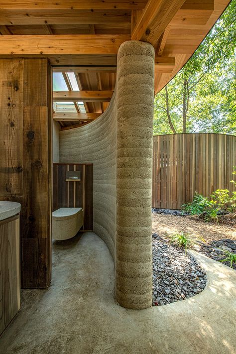 Tono Mirai's Toiletowa harmonises nature and community in a circular ecosystem Organic Bathroom Design, Circular Bathroom, Organic Bathroom, Bathroom Concrete, Recycled Concrete, Rammed Earth Homes, Eco Buildings, Building Foundation, Organic Structure