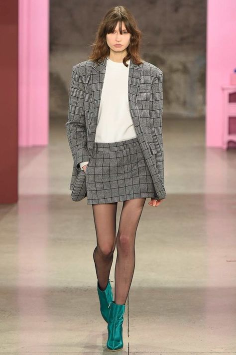 Tibi Fall 2017 Ready-to-Wear Collection Photos - Vogue Maxi Blazer, 80s Fashion Trends, 80s Fashion, Fall 2017, Fashion Mode, Mode Inspiration, Fashion 2017, Work Fashion, Womens Fashion Trends