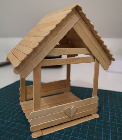 Popsicle Houses Diy, Things Made Out Of Popsicle Sticks, Wood Popsicle Stick Crafts, Bird Houses Popsicle Sticks, House From Popsicle Sticks, Popsicle Stick Houses Easy Step By Step, Cool Things To Make Out Of Popsicle Sticks, Popsicle Stick Sculpture Art, Crafts To Make With Popsicle Sticks