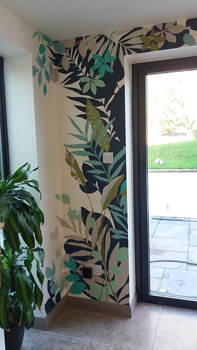 Leafy tropical kitchen mural Space Mural, Kitchen Mural, Bathroom Mural, Modern Country Kitchens, Tropical Kitchen, Wall Murals Diy, Office Mural, Colorful Room Decor, Jungle Mural