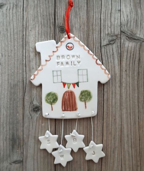 Family Ceramic Ornaments, Salt Dough Ornament Ideas For Kids, Clay Houses Christmas, House Ornaments Christmas, Personalized Clay Ornaments, Clay Family Ornaments, Salt Dough Gifts, Diy Ceramic Ornaments, Air Dry Clay Ideas Christmas