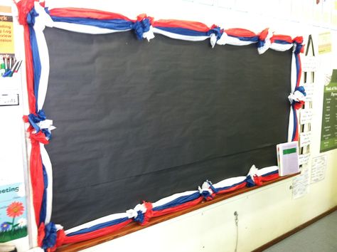 Tissue Paper Borders, Patriotic Classroom, History Bulletin Boards, American History Classroom, Paper Borders, Diy Bulletin Board, Summer Bulletin Boards, Classroom Diy, Bullentin Boards