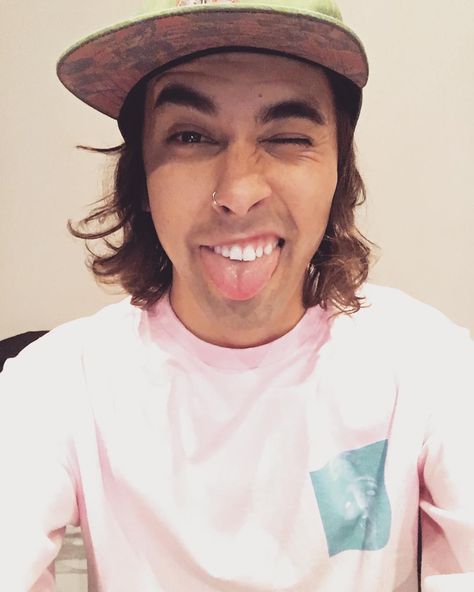 Vic Fuentes ~ ahh I love him! Sam Wilson, Germany, Funny, Hair, Instagram, Vic Fuentes