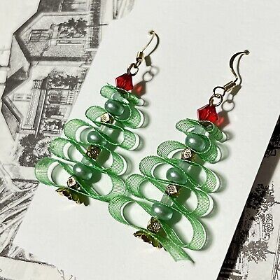 Diy Holiday Earrings, Holiday Earrings Diy, Holiday Beaded Jewelry, Diy Christmas Earrings, Christmas Earrings Handmade, Xmas Beads, Diy Xmas Ornaments, Christmas Jewelry Diy, Black Jewelry Box