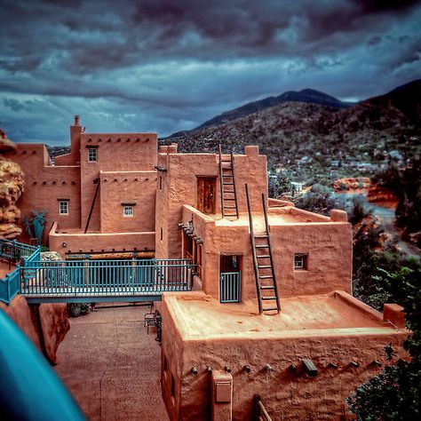 The Pueblo Pueblo House Interior, Pueblo Revival Architecture, Pueblo Style Homes, Pueblo Architecture, Pueblo Style House, Pueblo House, Western Steampunk, Pueblo Revival, Building Styles