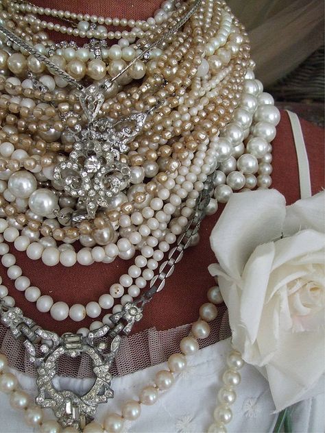 Pearls <3 Wear Pearls, Pearl And Lace, Bling Bling, Pearl Jewelry, Beautiful Jewelry, My Jewellery, High Fashion, Pearl Necklace, Vintage Jewelry