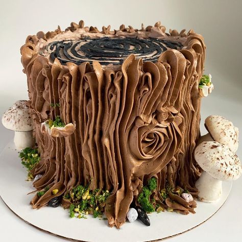 Sasha Libby on Instagram: “I 👏🏼 need 👏🏼 your 👏🏼 input 👏🏼 below 👏🏼 please! I’ve been experimenting with a few techniques in preparation for making my nephew’s wedding…” Chocolate Yule Log Recipe, Yule Log Cake Recipe, Tree Stump Cake, Yule Log Recipe, Mushroom Cake, Yule Log Cake, Log Cake, Tree Cakes, Cake Roll