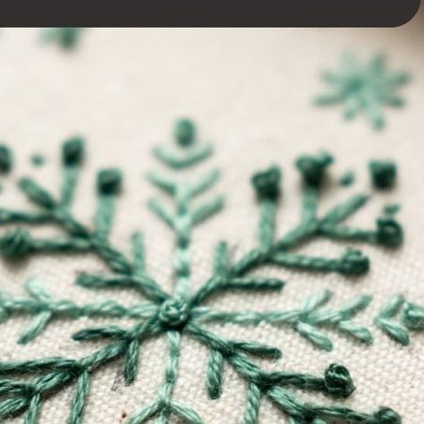 Stela Caraman on Instagram: "How to make the Snowflake Joy - Tutorial ❄ For the second ornament in this playful decoration project, I will guide you through the step-by-step process of embroidering the snowflakes. ❤ I’ve found that it’s easier and more enjoyable to start by creating the larger snowflakes. You can embroider as many as you like. 🥰 The larger ones are made using three stitches: ❄ Back stitch ❄ Connected fly stitch ❄ Colonial knot 💗 I have a video on my YouTube channel that shows all the supplies I use for making a stuffed heart with its pattern. 💗 For more detailed guidance you will receive a PDF in my Etsy shop, which includes videos that will guide you through the entire process. Happy crafting! 🥰 🧵 Find this pattern and others in my Etsy shop. 🧵 Subscribe to my newsl Colonial Knot, Snowflakes Embroidery, Christmas Stitchery, Embroidered Snowflakes, Fly Stitch, Embroidery Stitches Beginner, Clothes Embroidery Diy, Playful Decor, Embroidery On Clothes