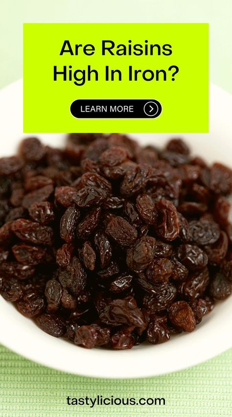 raisins iron content | raisins for iron deficiency | iron rich fruits | juicing recipes for weight loss | juice recipes | healthy juicer recipes | juicer recipes beginners | green juice recipes for weight loss Snacks High In Iron, Iron Rich Foods For Women, High Iron Diet, Good Food To Eat, Iron Rich Fruits, Iron Diet, Recipes Beginners, Fruits And Vegetables List, Raisin Recipes