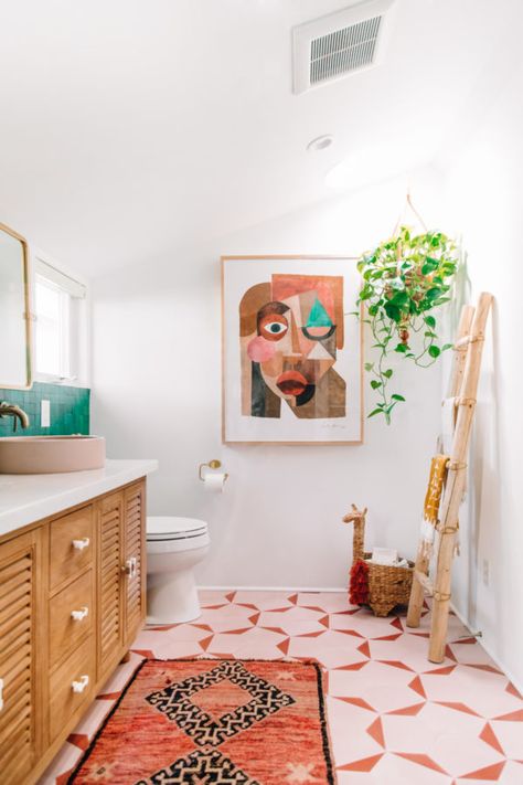 Studio DIY's #Mindwelling | JungalowJungalow Fun Bathroom, Tile Steps, Bad Inspiration, The Golden Girls, Green Tile, Diy Interior, Cheap Decor, Cheap Home Decor, Bathroom Makeover