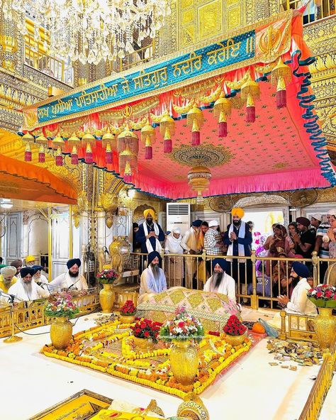 Golden Temple Hd Wallpaper, Darbar Sahib Golden Temple, Golden Temple Wallpaper, Guru Granth Sahib Quotes, Darbar Sahib, Gurbani Quotes, Golden Temple, Cartoon Character Pictures, Norman Rockwell