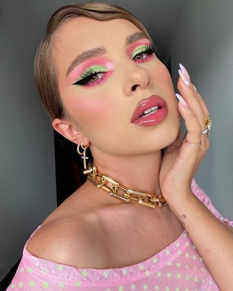 Wicked Makeup Looks Pink, Pink And Mint Makeup, Pink Green Eye Makeup, Polka Dot Makeup, Green And Pink Makeup Looks, Pink Green Makeup, Green And Pink Eye Makeup, Pink And Green Makeup Looks, Pink And Green Eyeshadow Looks