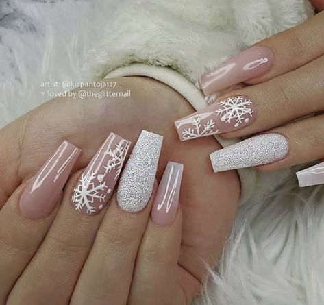 White Holiday Nails, Christmas Nail Designs Acrylic, Unghie Sfumate, Aaron Yan, Winter Nails Acrylic, Christmas Gel Nails, Grunge Nails, Classy Acrylic Nails, Christmas Nails Acrylic