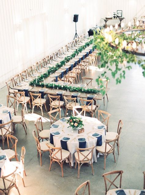 8 Wedding Seating Chart Ideas for Your Reception Layout- round and rectangular wedding banquet tables with X-back chairs {The Heirloom Table} Reception Table Layout, Wedding Table Layouts, Seating Arrangement Wedding, Event Planning Guide, Wedding Top Table, Reception Seating Chart, Reception Layout, Diy Seating, Wedding Reception Seating