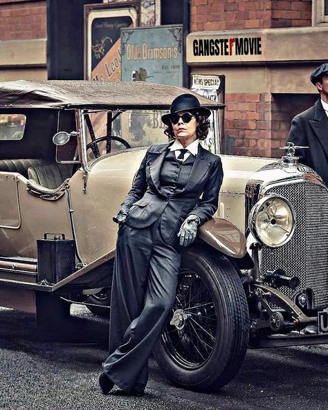 Peaky Blinders Outfit Women, Aunt Polly Peaky Blinders, Peaky Blinders Outfit, Peaky Blinders Fashion, Peaky Blinders Dress, Peaky Blinders Costume, Peaky Blinders Theme, Peaky Blinders Series, Peaky Blinders Wallpaper