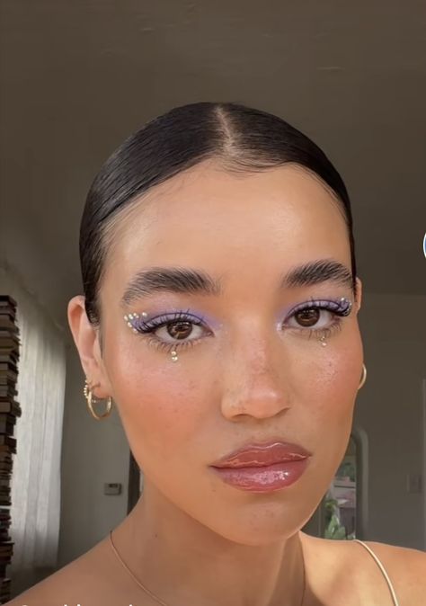 Purple Jewel Makeup, Festival Makeup Ideas Simple, Purple Makeup Concert, Makeup Inspo Concert, Harry Styles Eye Makeup, Purple Makeup Euphoria, Concert Makeup Brown Eyes, Conan Gray Concert Makeup, Olivia Rodrigo Guts Tour Makeup Ideas