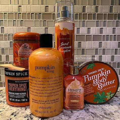 Scent Combos Hygiene Fall, Body Care Scent Combos, Halloween Shower Routine, Autumn Shower Routine, Fall Hygiene Products, Fall Scent Combos, Fall Shower Routine, Best Combo To Smell Good, Scent Combos Hygiene