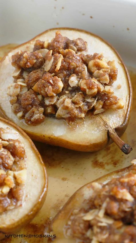 Yogurt For Breakfast, Banana Nut Pancakes, Walnut Dessert, Pear Dessert Recipes, Carrot And Walnut Cake, Oatmeal Dessert, Pear Crumble, Pear Dessert, Baked Pears