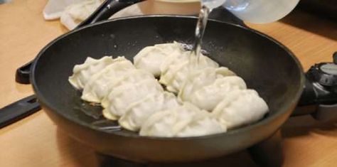 Our Product Tips: How to Pan Fry the Perfect Dumpling Pan Fried Dumplings, Fried Dumplings, Pan Fry, Asian Inspired Recipes, Inspired Recipes, Step By Step Guide, Frying Pan, Frying, Dumplings