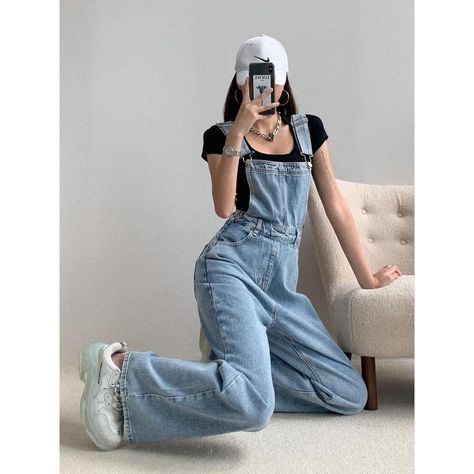 Blue Denim Overall Pants, Overalls Korean, Asian Overalls Outfit, Jumper Pants Outfit Denim Korean, Denim Outfit Aesthetic Korean, European Style Outfits, Office Outfits Women Casual, Overalls Fashion, Overalls Outfit