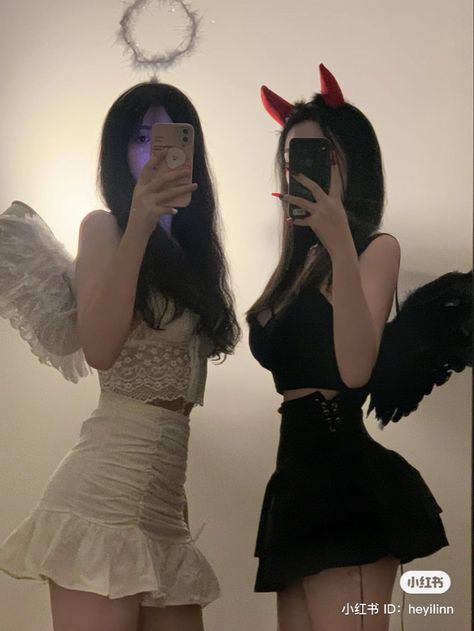 Angels Couple Costume, Costumes For Halloween Duo, Angel Devil Costume Friends, Halloween Duo Pics, Hollween Costumes Ideas Duo, Cute Demon Costume, Devil Costumes Women, Duo Halloween Costumes Angel And Devil, Demon Halloween Costume Outfit