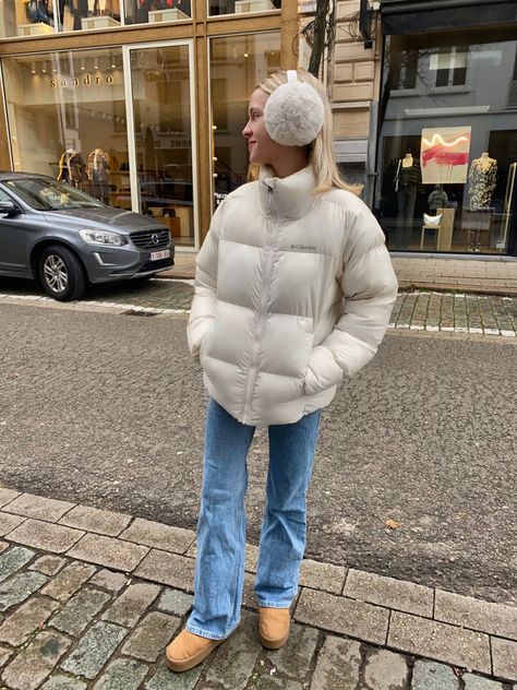 White Columbia Jacket Outfit, White Winter Jacket Outfit, Columbia Jacket Outfit, Earmuffs Outfit, White Jacket Outfit, Fashion Christmas, Jacket Outfit, Columbia Jacket, Winter 2023