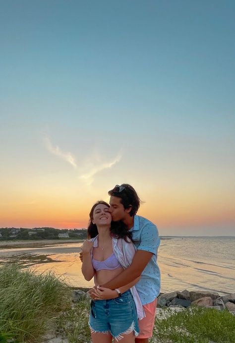 Beach, Cape Cod , Couple, Posing Cape Cod Pictures Ideas, Cape Cod Instagram Pics, Cape Cod Aesthetic, Trip Pictures, Summer Beach Pictures, Maine Beaches, Cape Cod Vacation, Couple Picture, Insta Ideas