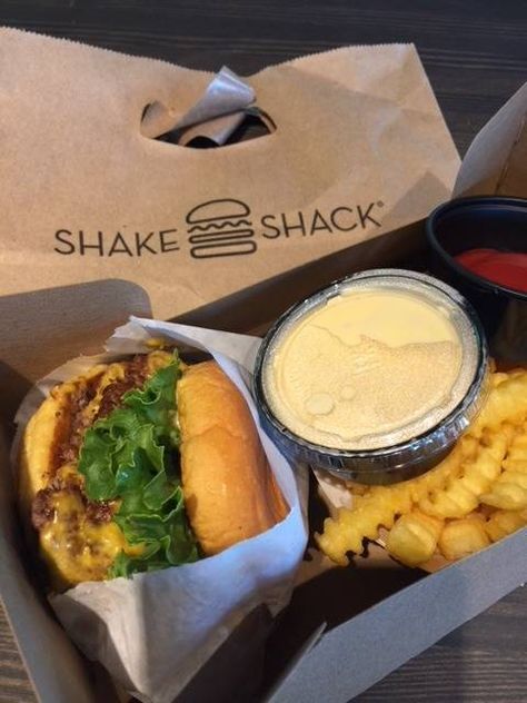 Shake Shake, Fast Food Orders, Shake Shak, Shakeshack Burgers, Shake Shack Aesthetic, Shake Shack Photography, Shake Shack Branding, Shake Shack Menu, Shake Shack Burger