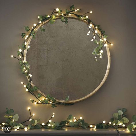 Dining Table Island, Christmas Garland With Lights, Christmas Garland On Stairs, Window Garland, Christmas Hallway, Garland With Lights, Island Breakfast Bar, Christmas Interior Decor, Table Island