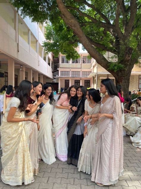 Saare Poses With Friends, Friends Desi Aesthetic, Indian School Farewell Aesthetic, Onam Saree Poses With Friends, Saree With Friends, Bollywood Day Outfits, Aesthetic Saree Poses With Friends, Poses In Saree With Friends, Friends Aesthetic Indian