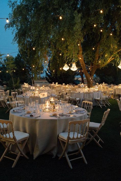 Cute Wedding Locations, Outside Wedding With Lights, Romantic Classic Wedding Decor, Wedding Decoration Outdoors, Small Romantic Wedding Receptions, Out West Wedding, Simple Wedding Ideas Outdoor, Simple Outdoor Wedding Decor, Backyard Wedding Table Set Up