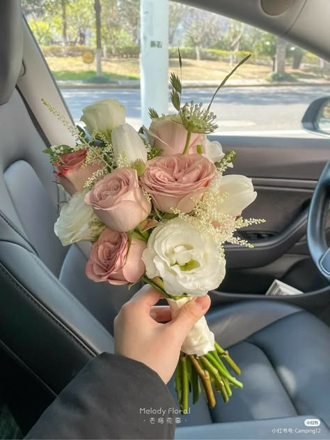 Color Bride Bouquet, Mini Bouquet Bride, Simple Prom Bouquet Ideas, Mini Bouquet Hoco, Peach Pink White Wedding Flowers, Simple Prom Bouquet, Pink Prom Bouquet Ideas, Pink Hand Bouquet, Mini Wedding Bouquet