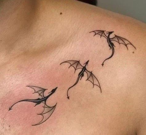 Dragon Collar Bone Tattoo, Dragon Tattoo Chest, Alas Tattoo, Fingerprint Tattoos, Small Dragon Tattoos, Small Dragon, Hand And Finger Tattoos, Dragon Tattoo For Women, Cool Forearm Tattoos