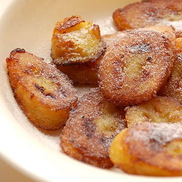 When you're hungry and in need of a quick snack, simply heat up some ghee, toss in some bananas, and watch them sizzle. A dash of spices, cinnamon and ginger, make these morsels quite delicious! This rich, nourishing snack couldn't be easier to make or more satisfying from tummy to soul. Enjoy as a quick snack, or a light breakfast, or as a healthy dessert. Soothing & ComfortingBananas in...(VK-P+) Fried Plantain Recipe, How To Cook Plantains, Plantain Recipes, Roast Fish, Ayurveda Recipes, Ayurvedic Diet, Ayurveda Lifestyle, Light Breakfast, Ayurvedic Recipes