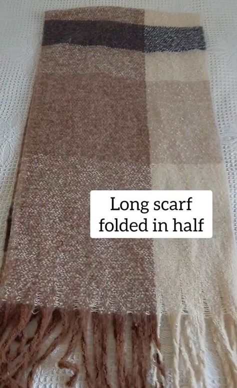 Diy Chunky Scarf, Scarf Crafts Ideas, Patchwork Scarf Tutorial, Fold A Scarf, Upcycle Scarves, Blanket Scarf Tutorial, How To Fold Scarf, Diy Blanket Scarf, Bow Tying