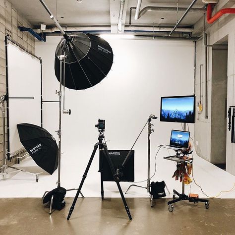 Ready in the studio with @kk_bum ✌️ _ #broncolor #para88 #para133 #DearLife #portrait #photographer #iso1200magazine #iso1200 #flashmates… Small Photo Studio, Photographers Office, Diy Photo Studio, Photography Studio Spaces, Photo Studio Design, Studio Lighting Setups, Commercial Photography Studio, Home Recording Studio Setup, Photography Studio Design