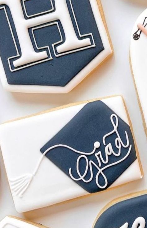 College Grad Cookies Decorated, College Cookies Decorated, Air Force Cookies Decorated, Royal Icing Sugar, Cookie House, Graduation Cookies, Iced Sugar Cookies, Sugar Cookie Designs, Pretty Cookies