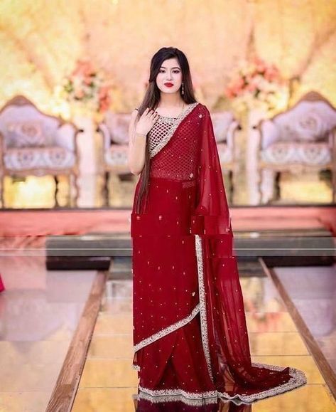 Red Fancy Dress, Unique Saree, Moti Work, Sarees For Girls, Pakistani Formal Dresses, Lace Saree, Ethnic Wedding, Bridal Dresses Pakistan, Pakistani Wedding Outfits