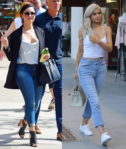 Flattering Pants For Big Thighs: 8 Best Ideas Best Jeans For Wide Hips, Pants For Curvy Hips, Jeans For Big Thighs Small Waist, How To Dress Wide Hips, Curvy Hips Outfits, Short Pear Shaped Outfits, Big Calves Women Fashion, Fashion Outfits2022, Jeans For Big Hips