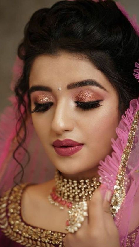 Pink Lehenga Makeup Look, Indian Eyeshadow, Party Makeup For Indian Wedding, Sangeet Makeup Look, Mackup Tutorial, Manifest 2023, Bridal Makeup Pictures, Indian Eye Makeup, Front Hairstyles