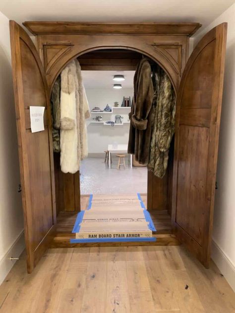 Armoire Doors Repurposed, Narnia Room Ideas, Narnia Room, Secret Door Ideas, Secret Room Doors, Hidden Door Ideas, Secret Rooms In Houses, Bookshelf Door, Aesthetic Door