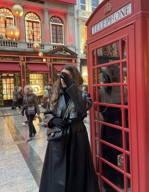 London Lifestyle Aesthetic, London Fashion Aesthetic, London Girl Aesthetic, London Aesthetic Outfits, London Summer Outfit, What To Wear In London, London Winter Outfits, Dream Manifestation, London Outfit Ideas