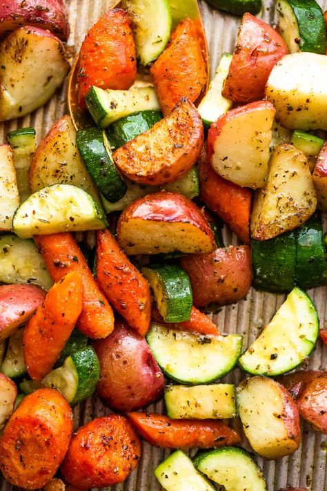 Sheet Pan Veggies, Pan Veggies, Easy Roasted Potatoes, Roasted Potatoes And Carrots, Best Side Dish, Roasted Vegetables Oven, Herb Roasted Potatoes, Potatoes And Carrots, Olive Oil Garlic