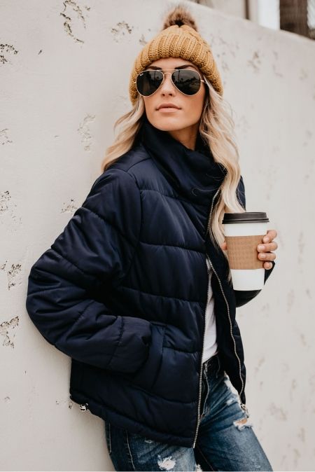 Blue Winter Coat, Oversized Puffer Jacket, Blue Puffer Jacket, Outdoor Coats, Blue Puffer, Winter Outfits Cold, Street Style Trends, Winter Outfits Women, Winter Wear