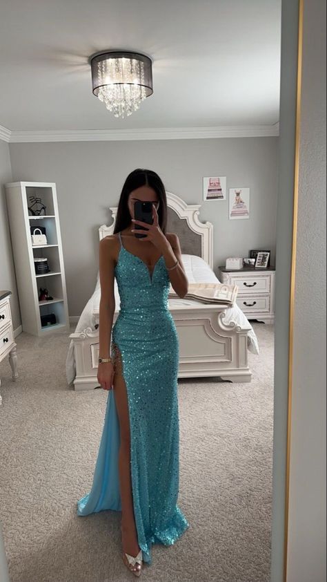 Slim Fitting Prom Dresses, Dream Prom Dresses, Best Prom Dress, Iridescent Sequin Dress, Pretty Formal Dresses, Long Homecoming Dresses, Matric Dance Dresses, Dream Prom Dress, Cute Formal Dresses